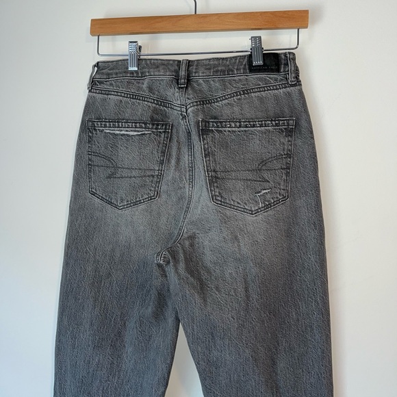 American Eagle Ripped Mom Jean in Smoked Gray 6 - Picture 9 of 16
